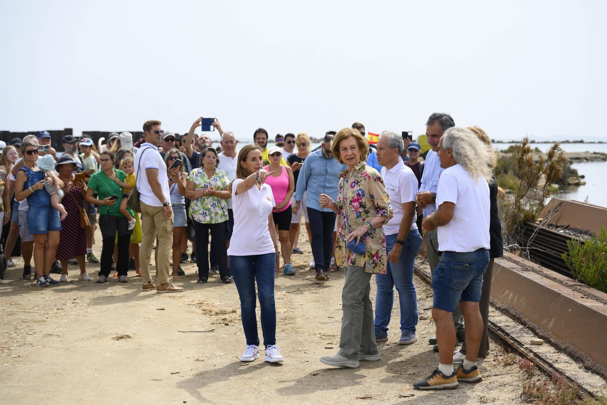 16092023-REINA SOFIA PARTICIPA EN RECOGIDA DE BASURAS EN LA MANGA CALA DEL ESTACIO SAN JAVIER -21.JPG