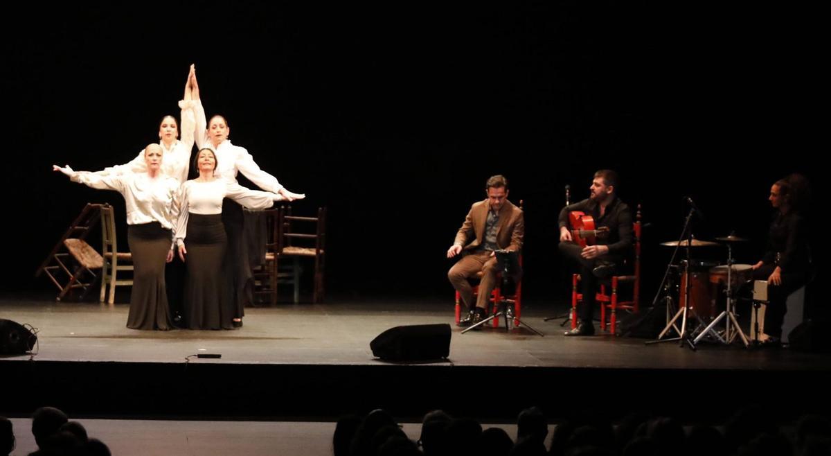 La representación del musical flamenco «La Pasión» en el teatro Campoamor de Oviedo.  | FERNANDO RODRÍGUEZ