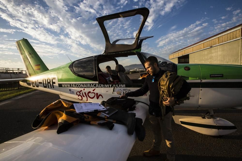 Manuel Díaz y su copiloto inician su vuelo desde la Morgal a Plymouth