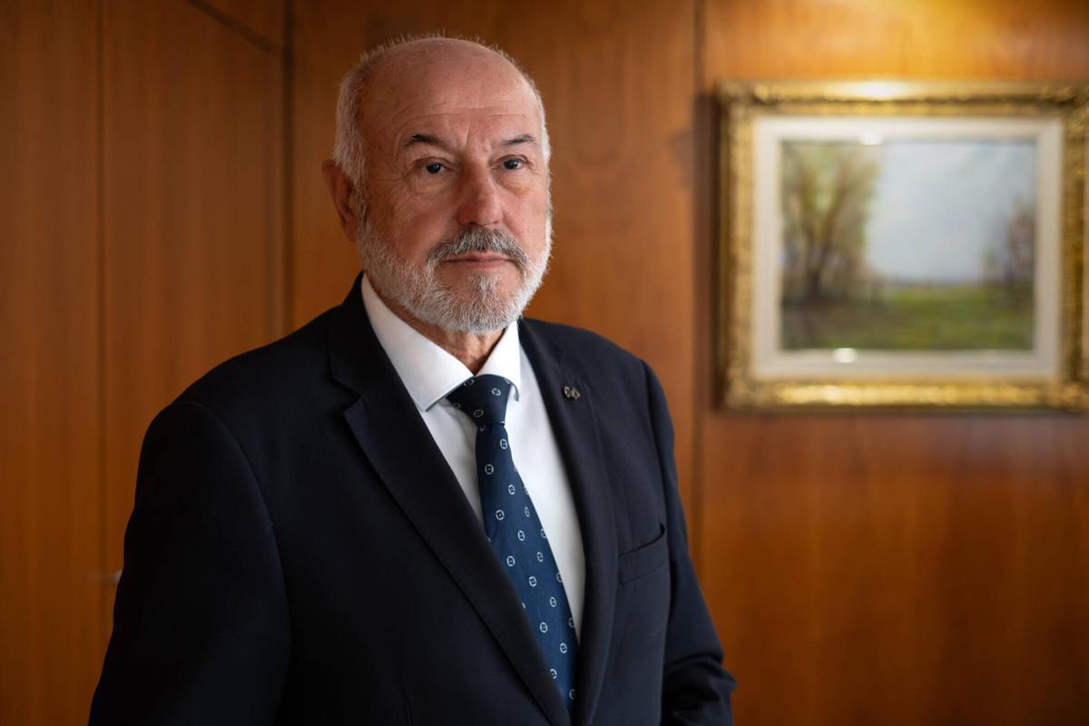 Retrato de Llorenç Viñas, presidente del colegio de administradores de fincas de Barcelona, por el 90º aniversario de la entidad.