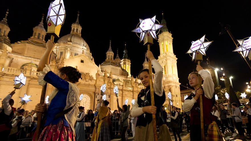 El Rosario de Cristal brilla de nuevo en la noche de Zaragoza