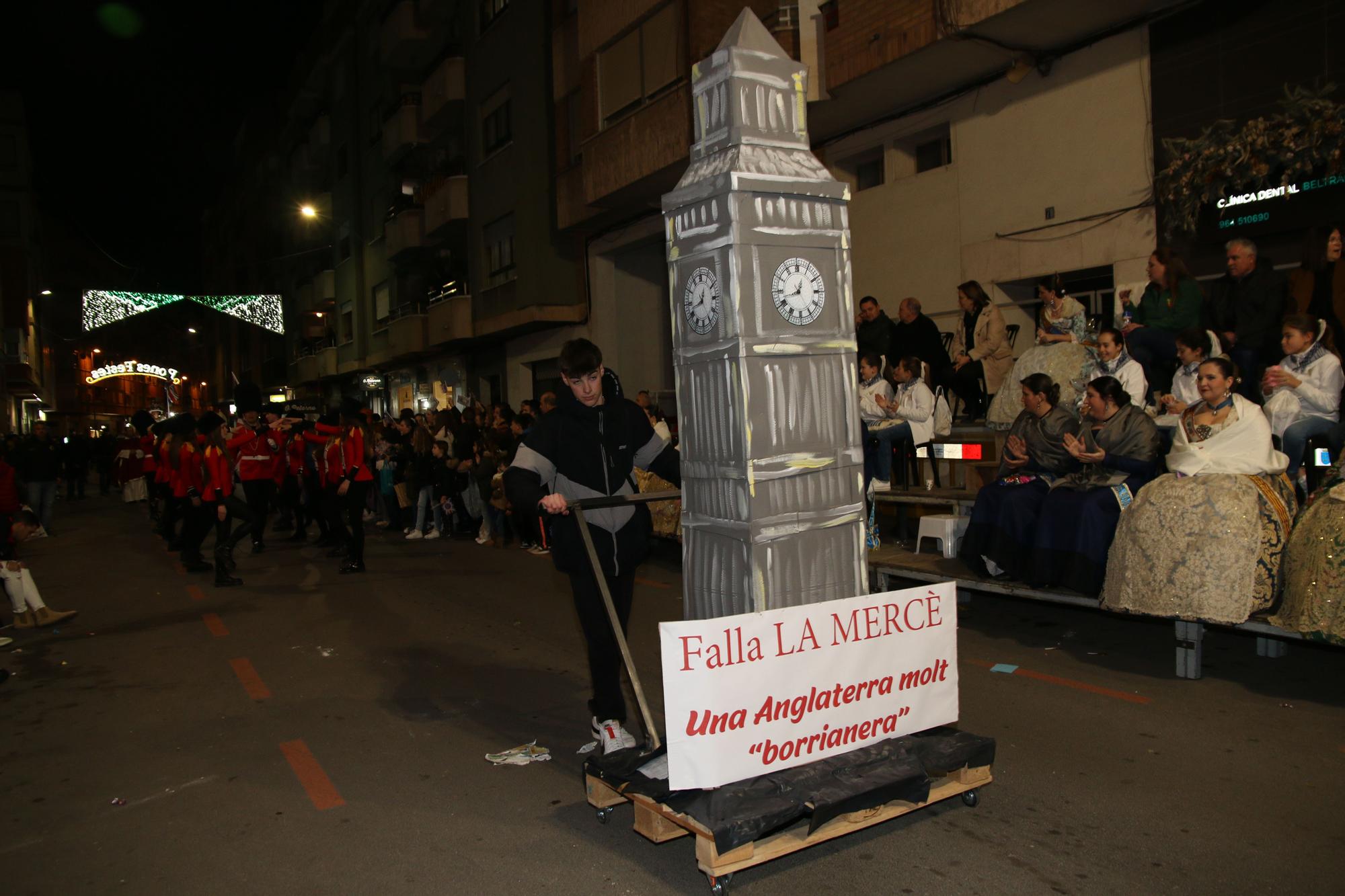 FOTOGALERÍA I La cabalgata del Ninot de Burriana, en imágenes