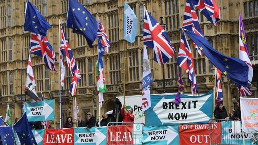 Johnson fracasa en el Parlamento en su intento por aprobar un 'Brexit' por la vía de urgencia