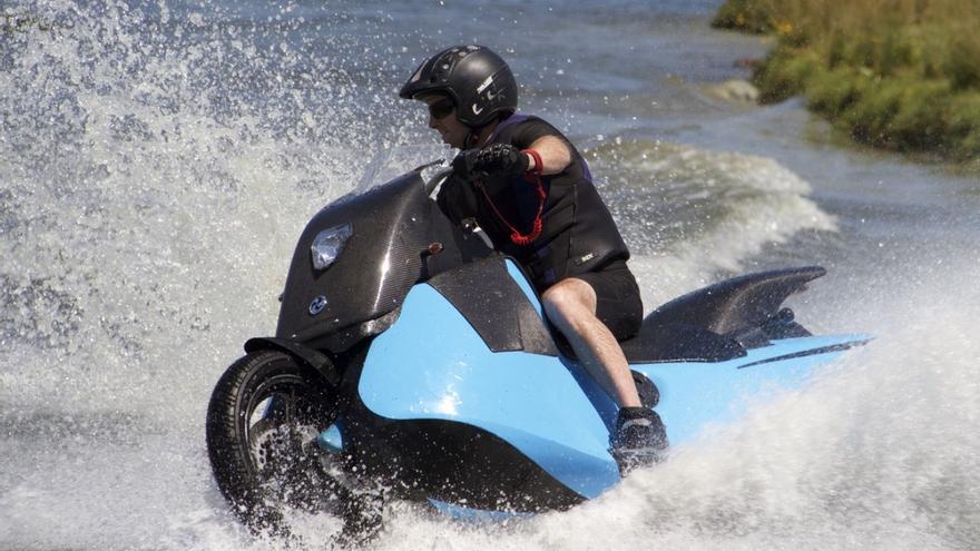 Todo sobre la nueva moto con la que se podrá salir de un garaje en Vigo y llegar a Cangas sin pisar un barco