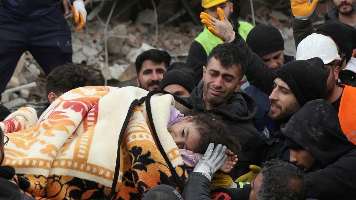 Rescate de una niña en Siria