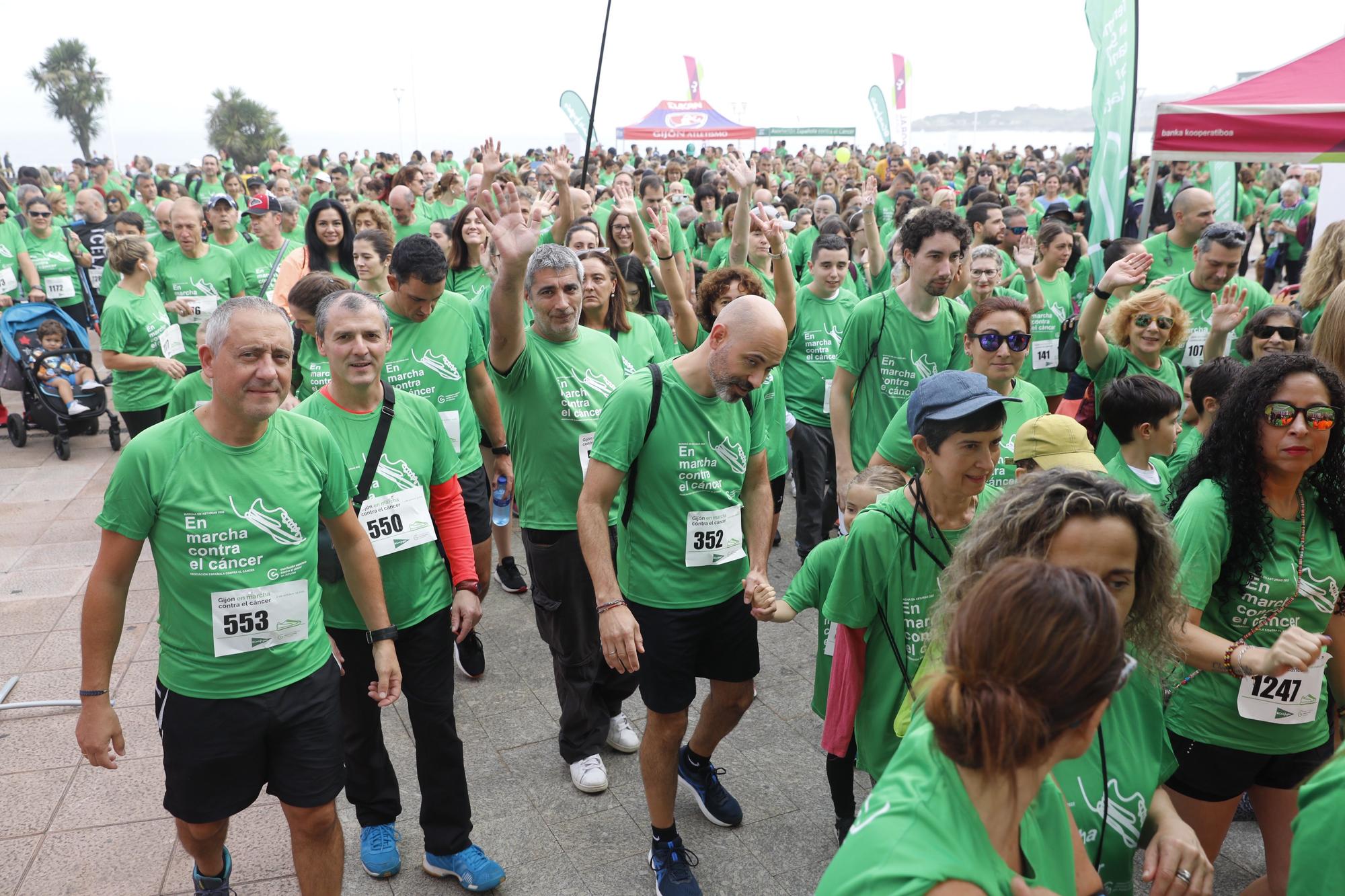 EN IMÁGENES: Asturias se echa a la calle para correr contra el cáncer