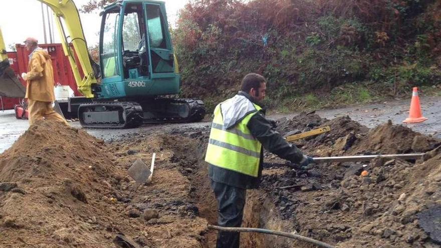 Obras en el vial de O Castro. // Fdv