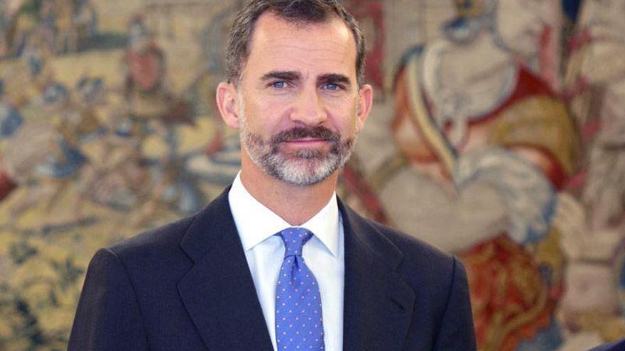 El carnet del récord de abonados del Castellón, para el rey Felipe VI