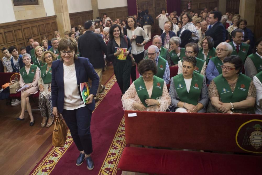 Pilar varela entrega los diplomas de la Universidad para Mayores