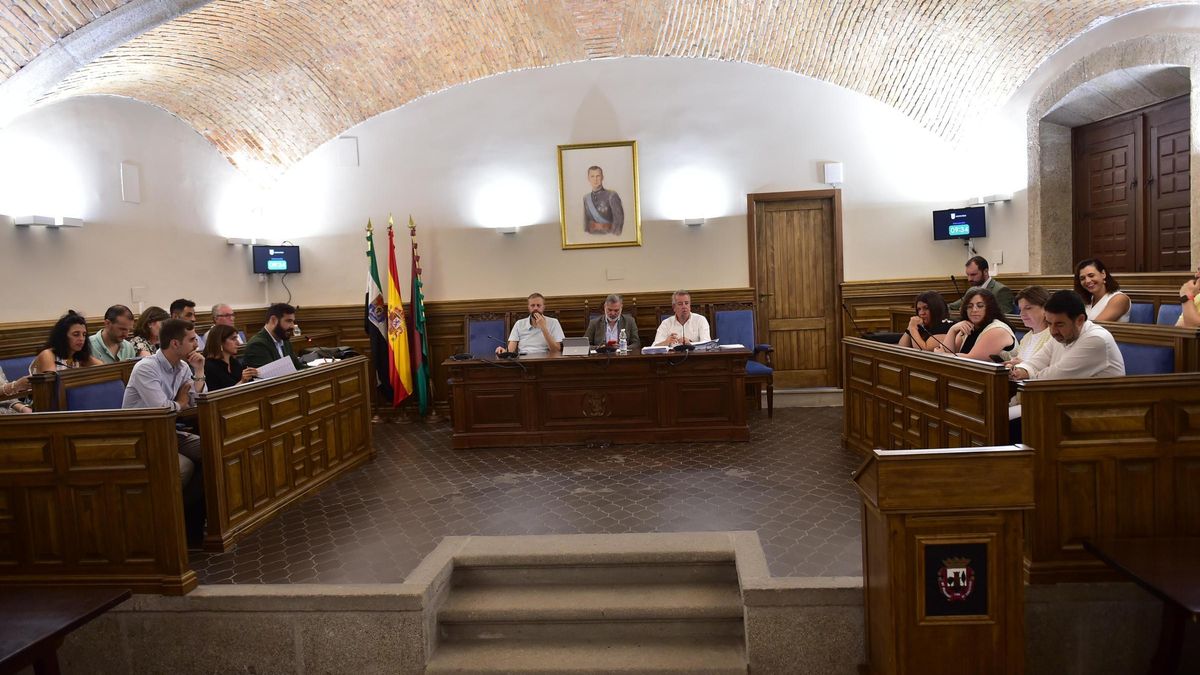 El pleno dará luz verde al nuevo reglamento de uso para las piscinas de Plasencia.