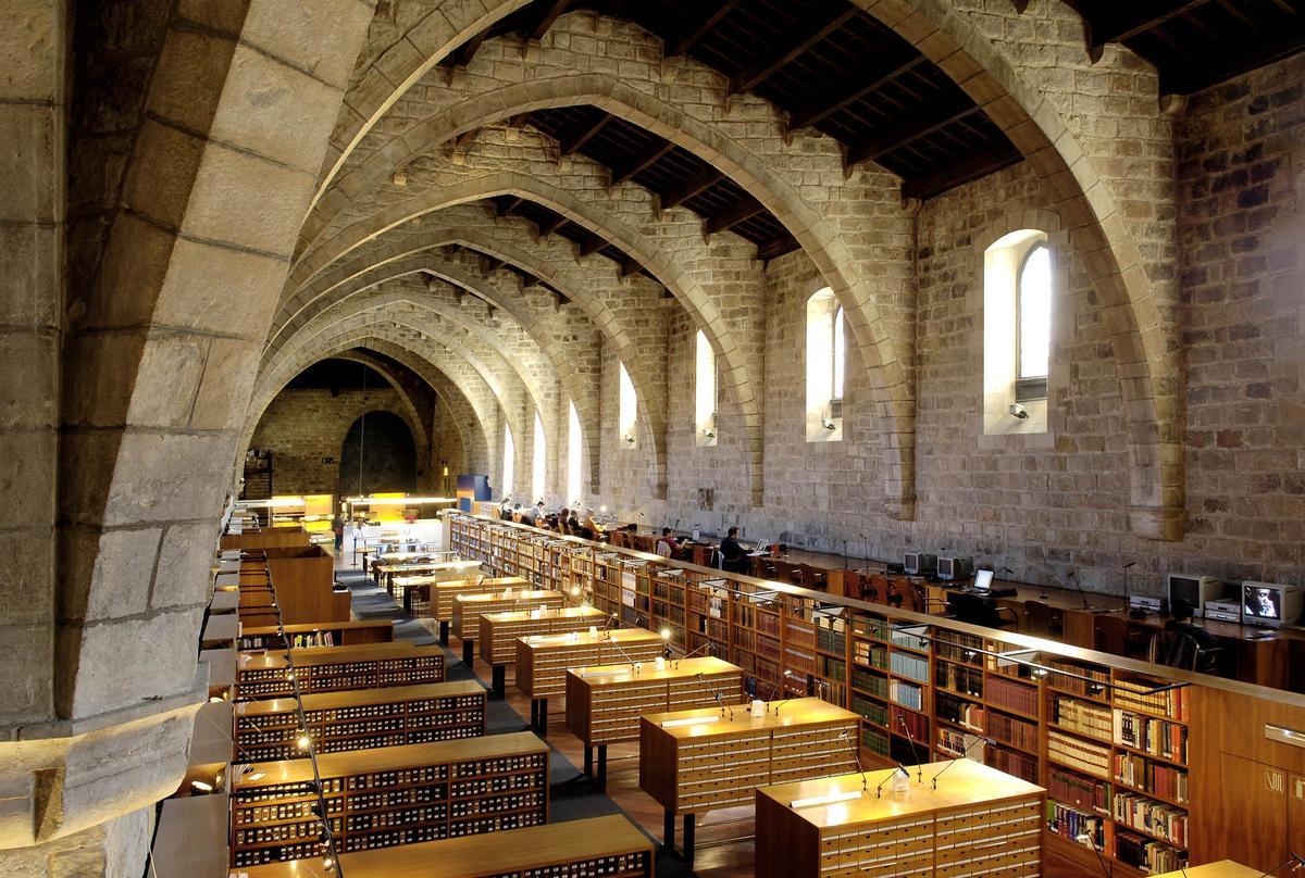 An image of the interior of the Biblioteca de Catalunya.