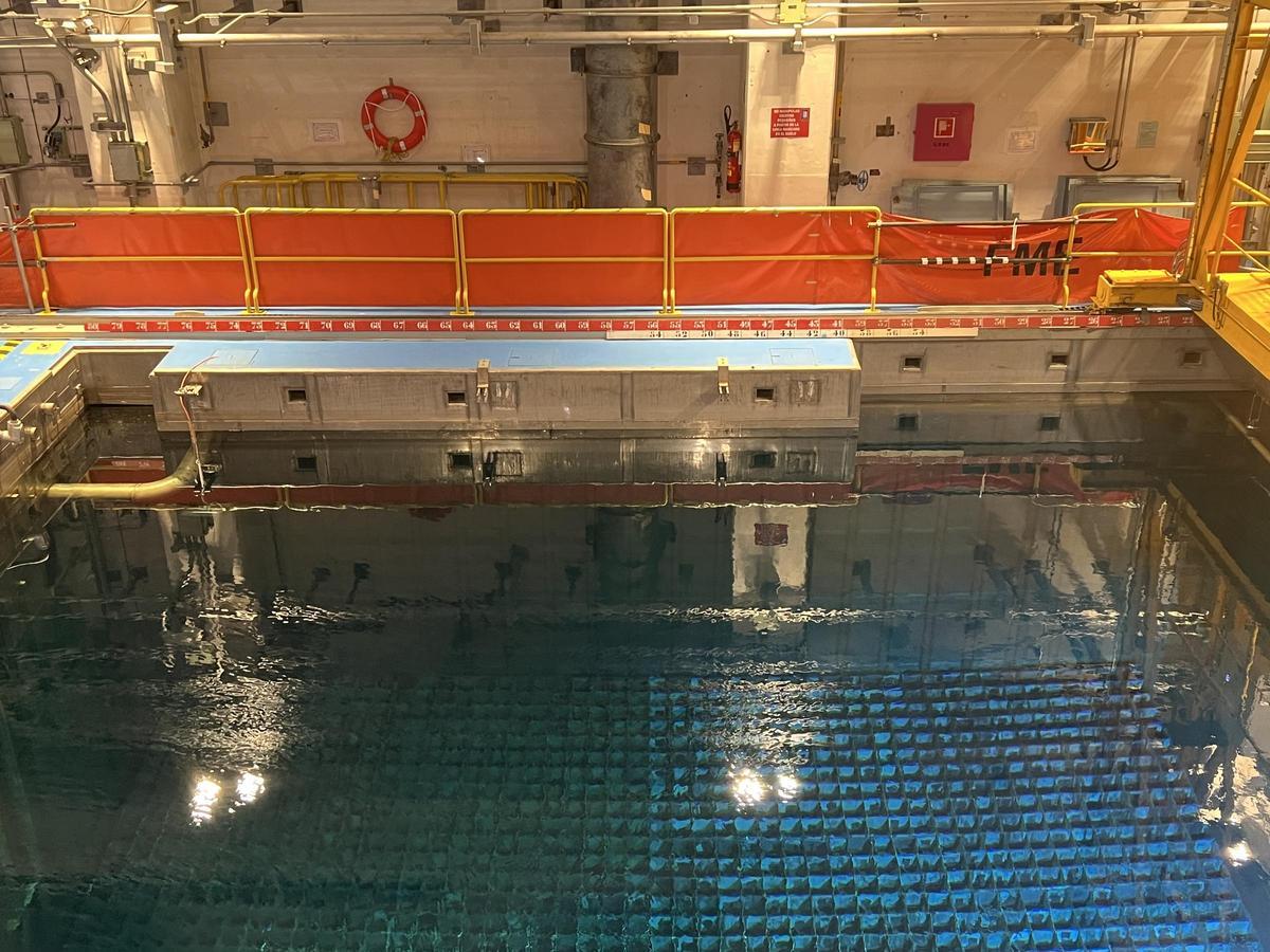 Interior de una de las dos piscinas de combustible usado de la Central Nuclear de Almaraz.