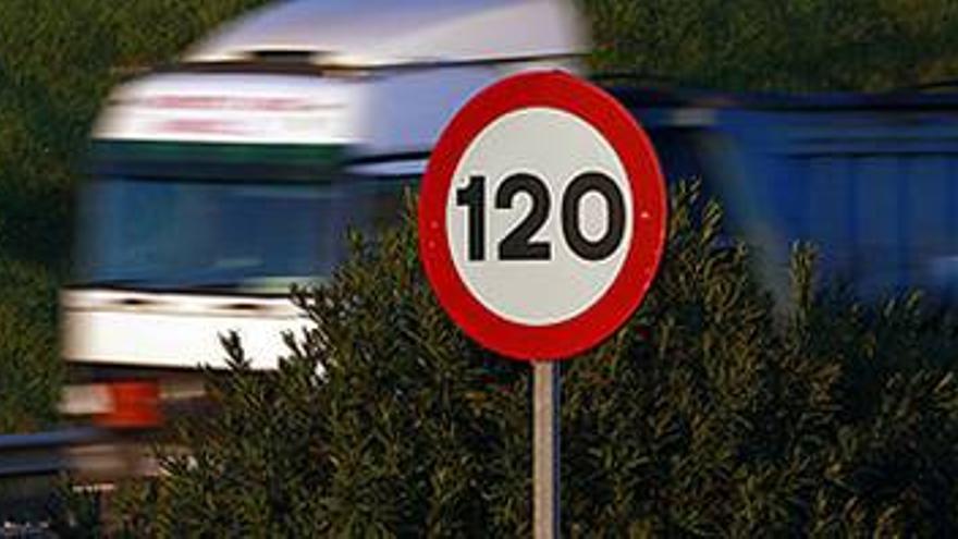 El Gobierno acuerda restablecer el límite máximo de velocidad en 120 km/h a partir del 1 de julio