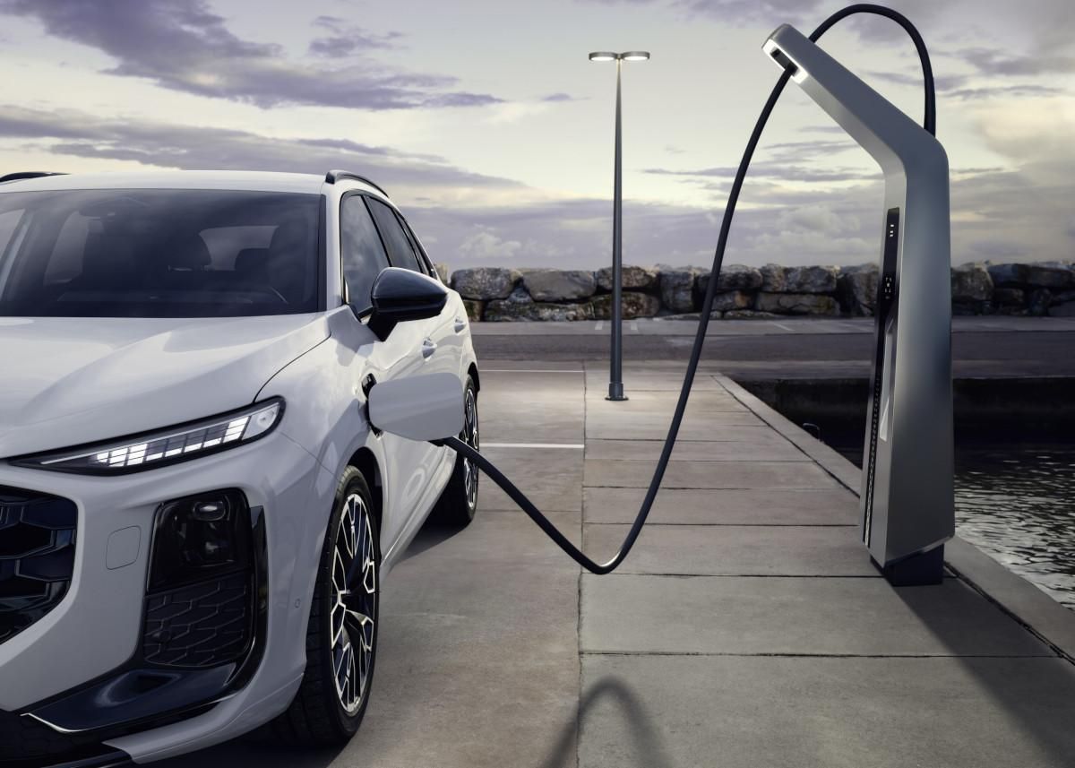 Audi Q3 e-hybrid cargando