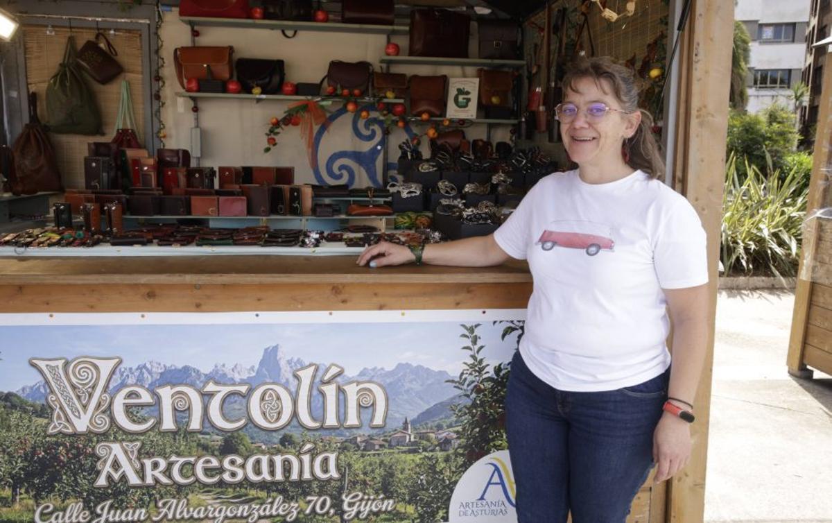 Sonia Fernández, en su puesto, ayer, en los Jardines de la Reina.