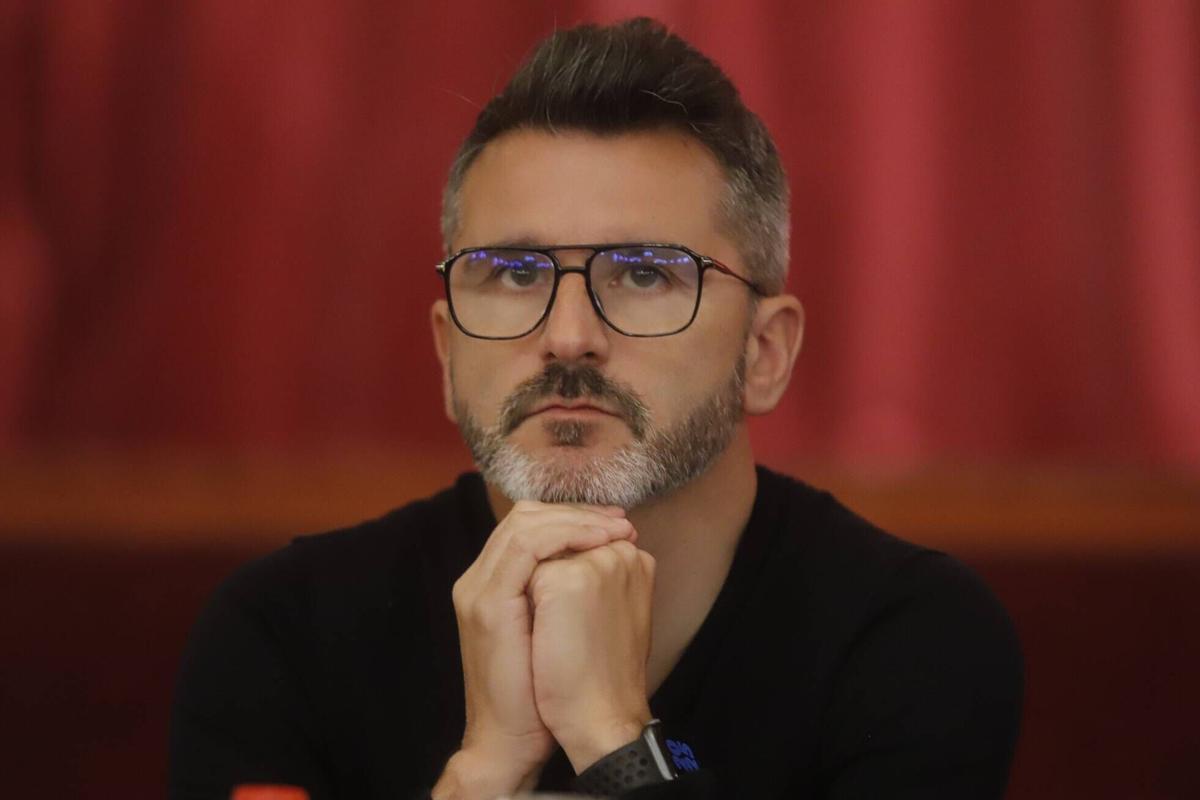 La mesa redonda en el Real Círculo de la Amistad, con protagonistas del Córdoba CF, en imágenes