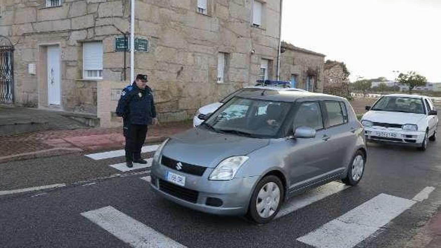 Una de las estrechas calles interiores. // Muñiz