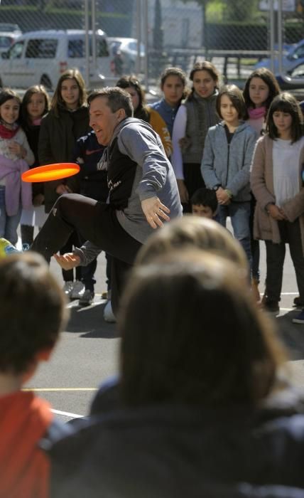 Exhibición de disc golf en al colegio La Gesta II