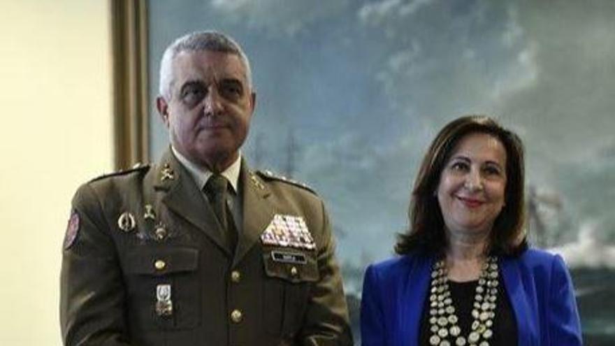 Imagen de archivo del Jefe del Estdo Mayor del Ejército (JEME), el general Francisco Varela y la ministra de Defensa, Margarita Robles.