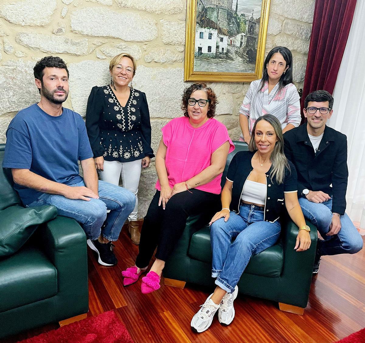 Grupo de gobierno de Padrón. De pie, por la izquierda, Ana Belén Castro García.
