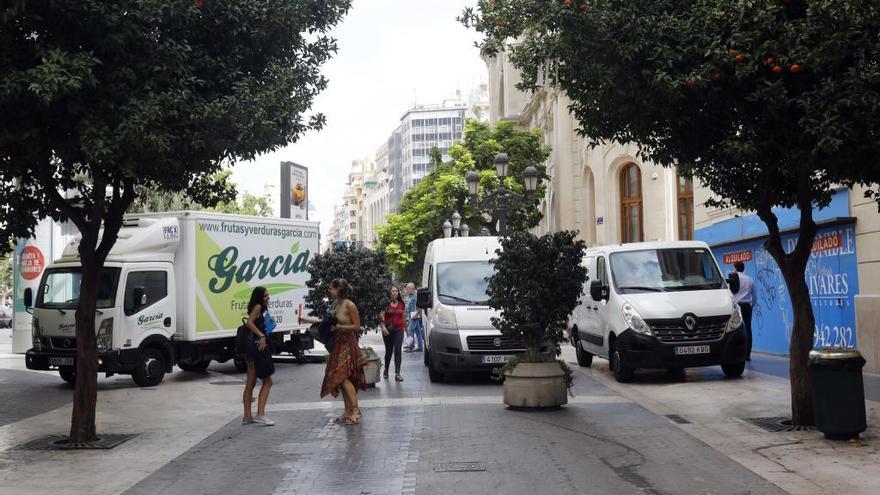 Maceteros en el paseo de Russafa.