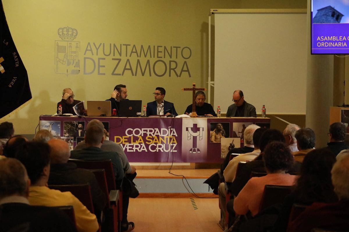 Asamblea general de la Cofradía de la Vera Cruz.