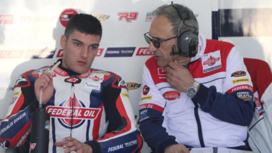 Caída de Jorge Navarro en su debut en Moto2