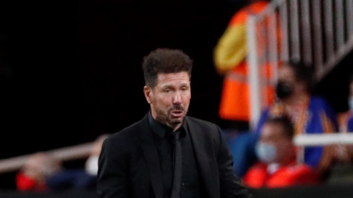 Simeone ya vivió un momento complicado cuando visitó Mestalla en la primera vuelta