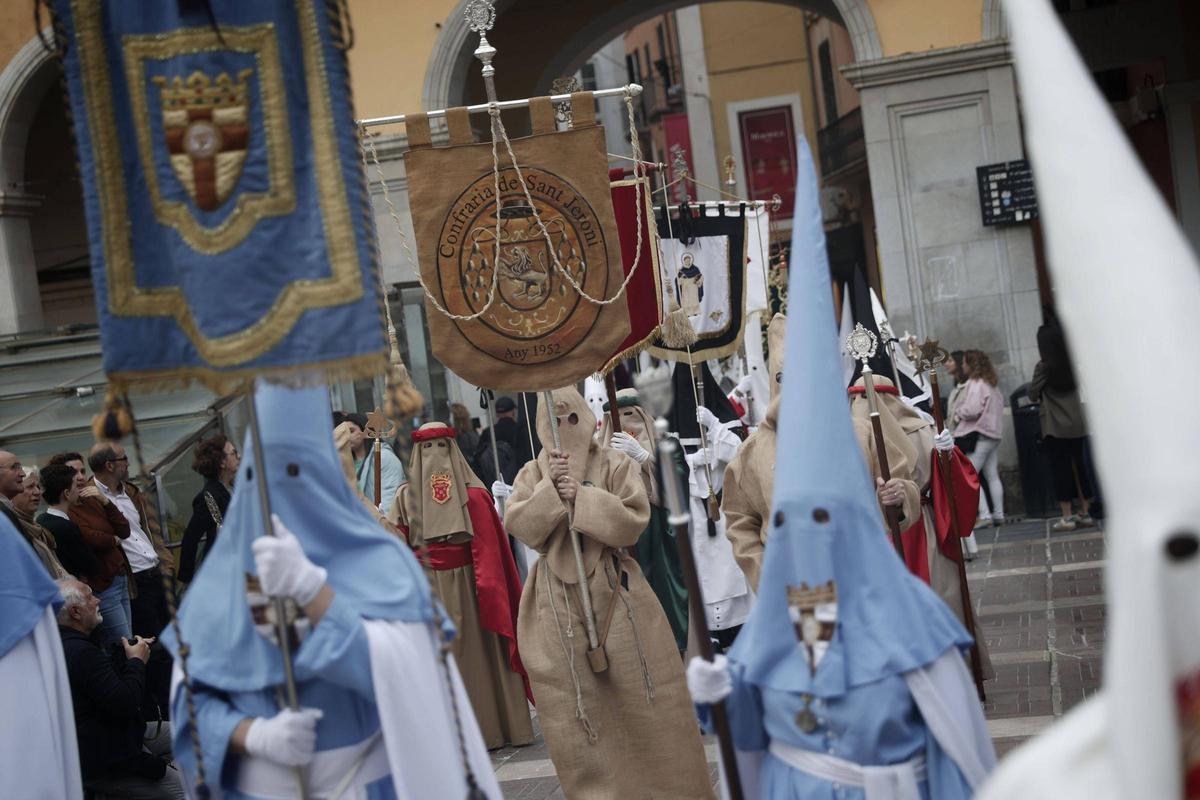 Semana Santa 2025: Así ha sido la procesión de los Estandartes