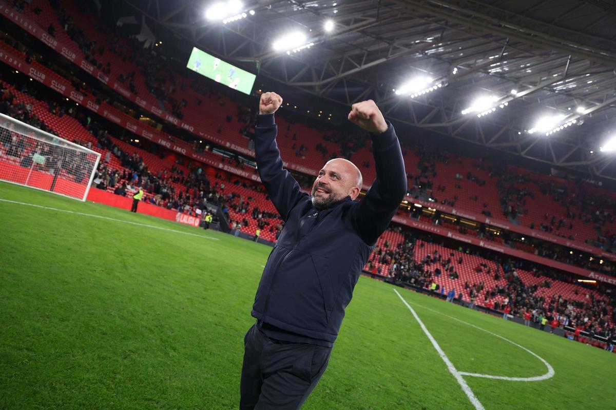 Manolo González celebra la quinta victoria consecutiva tras ganar en San Mamés