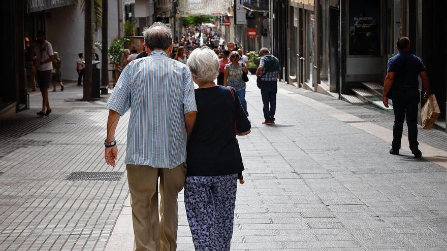 Canarias rebaja por primera vez la espera por la ayuda a la dependencia a menos de un año