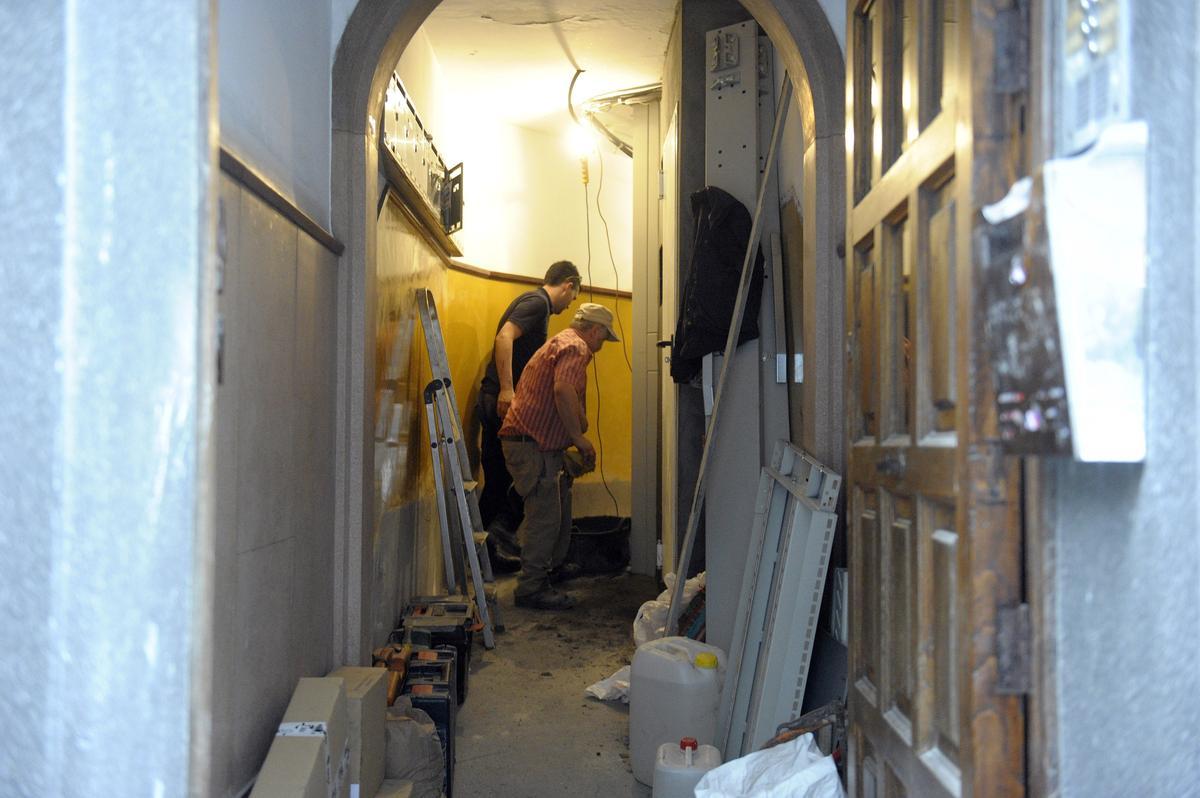 Obras de instalación de un ascensor en un edificio