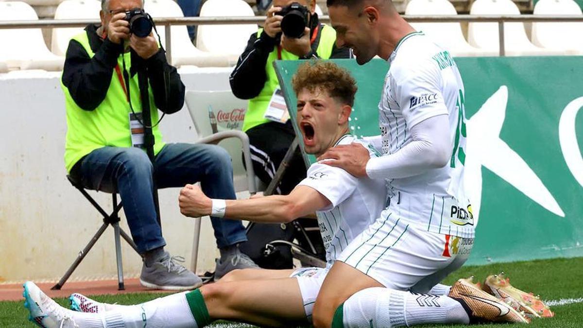 Un momento del partido de fútbol de este domingo.