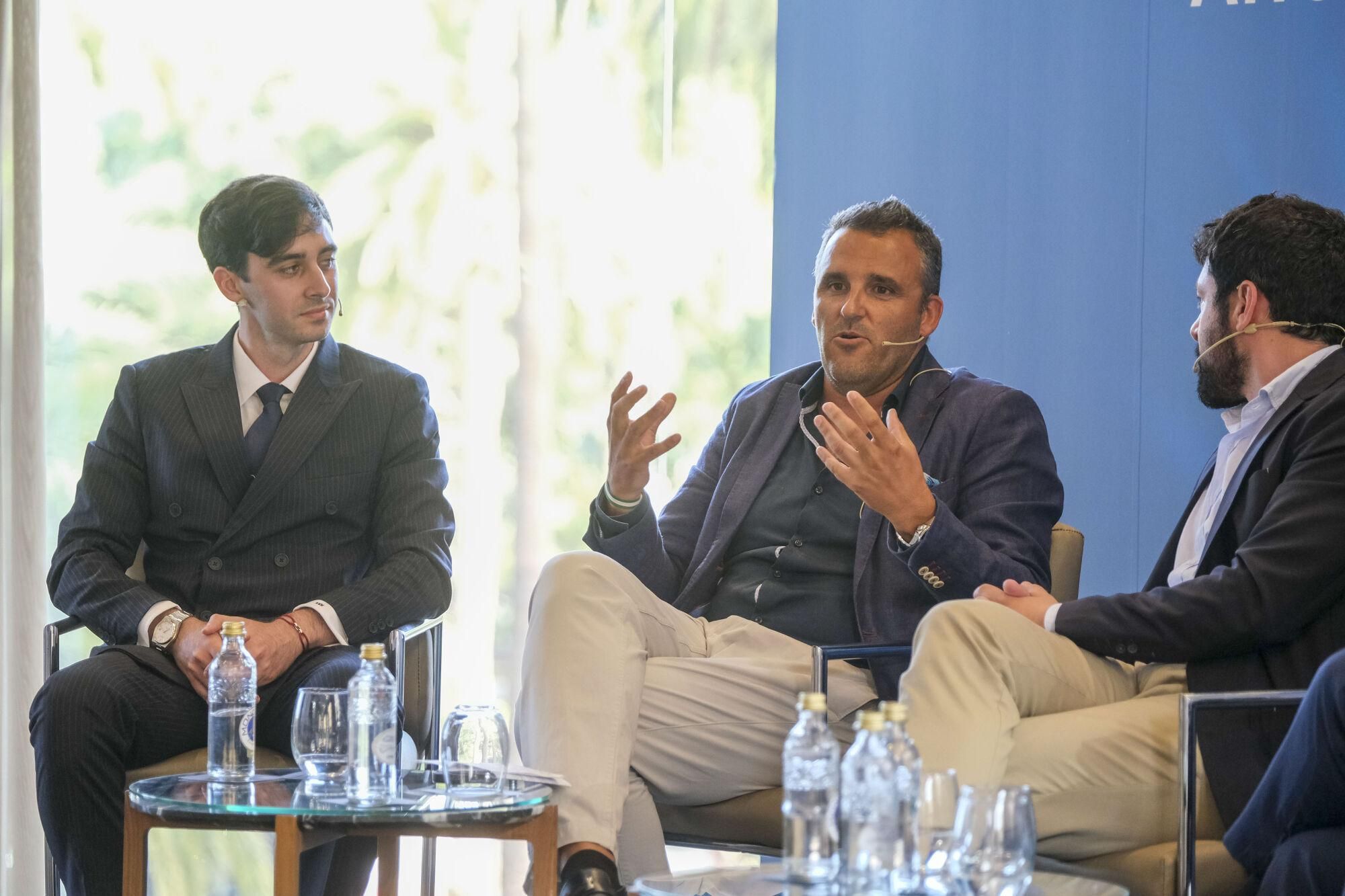 Expertos reunidos por La Opinión apuestan por el conocimiento financiero para superar los actuales tiempos de incertidumbre
