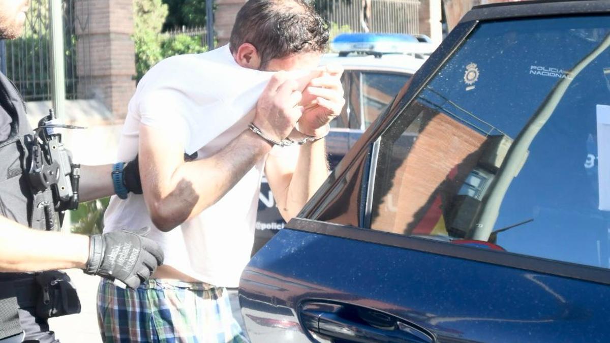 Francisco, el individuo acusado de matar a una nonagenaria en Puente Tocinos, cuando pasó a disposición del Juzgado de Guardia de Murcia.
