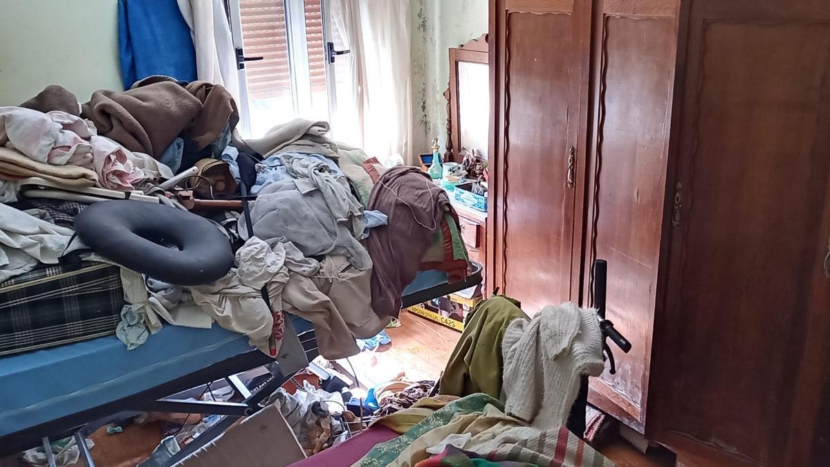 Basura acumulada en el narcopiso de Mieres de la calle Aller