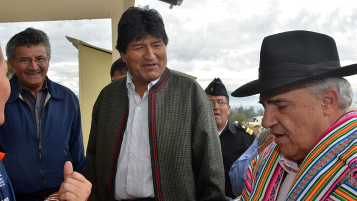 El presidente de Bolivia, Evo Morales, visita las obras de construcción de la sede del Parlamento Suramericano en el pueblo de San Benito, a 38 kilómetros de Cochabamba (Bolivia)