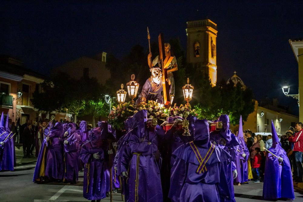 La imagen, portada por la Cofradía que lleva el mismo nombre, partió de la parroquia San Antonio Abad hacia la Iglesia de la Asunción