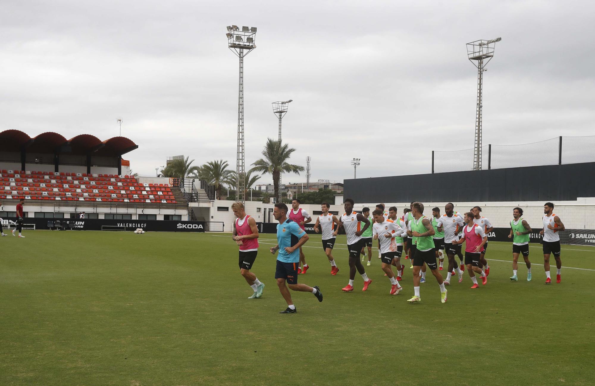 El Valencia CF entrena antes de enfrentarse al Bilbao