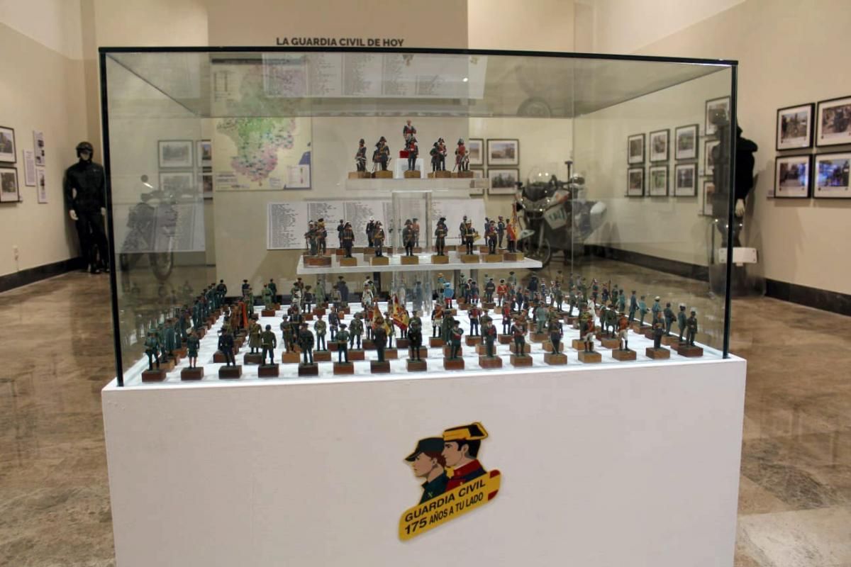 Exposición pasado y presente de la Guardia Civil