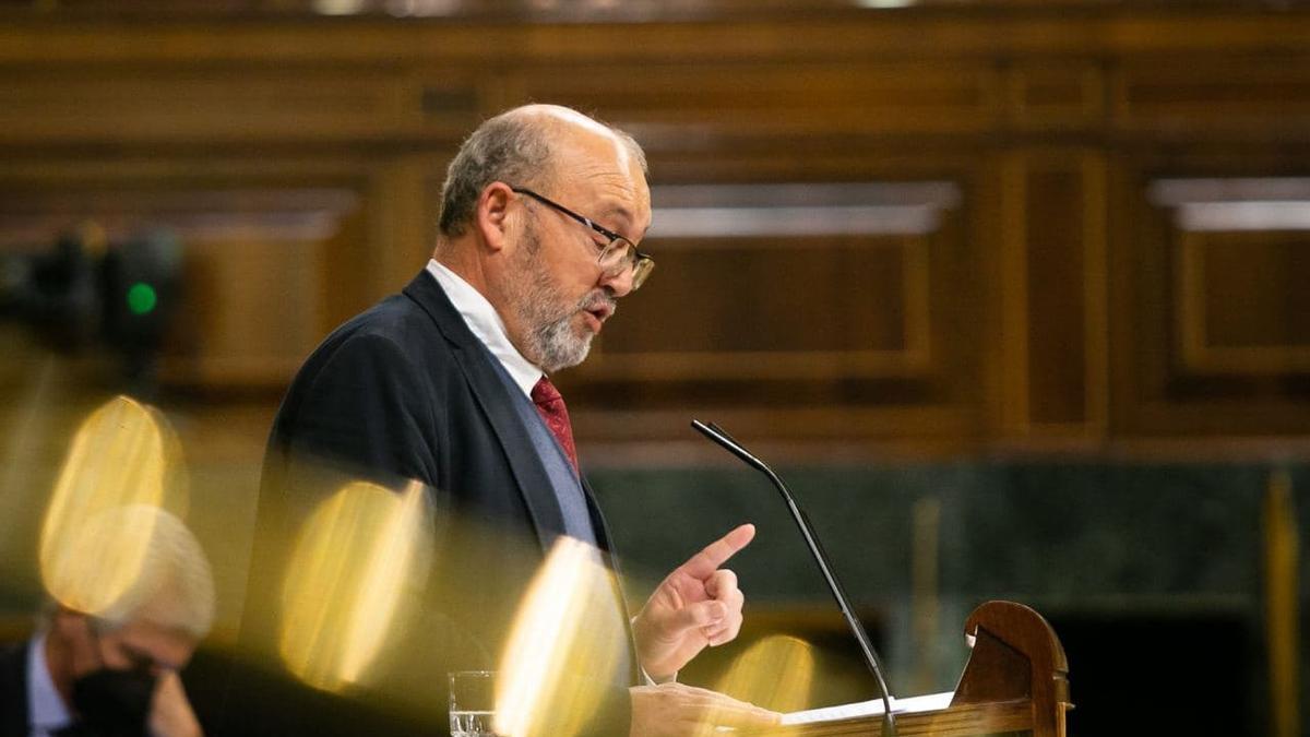 Juan Bernardo Fuentes Curbelo, en una intervención siendo diputado del PSOE.