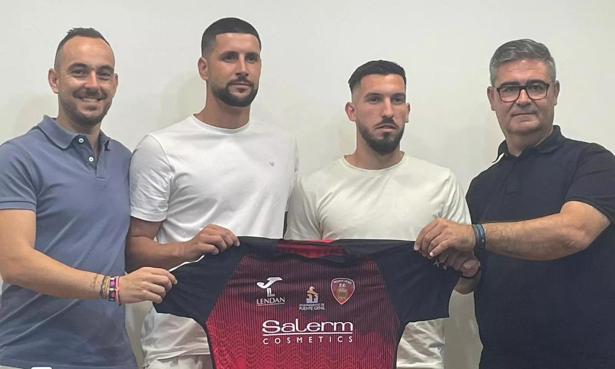 Del Valle y Vela, en el centro, en su presentación oficial como jugadores del Salerm Puente Genil.