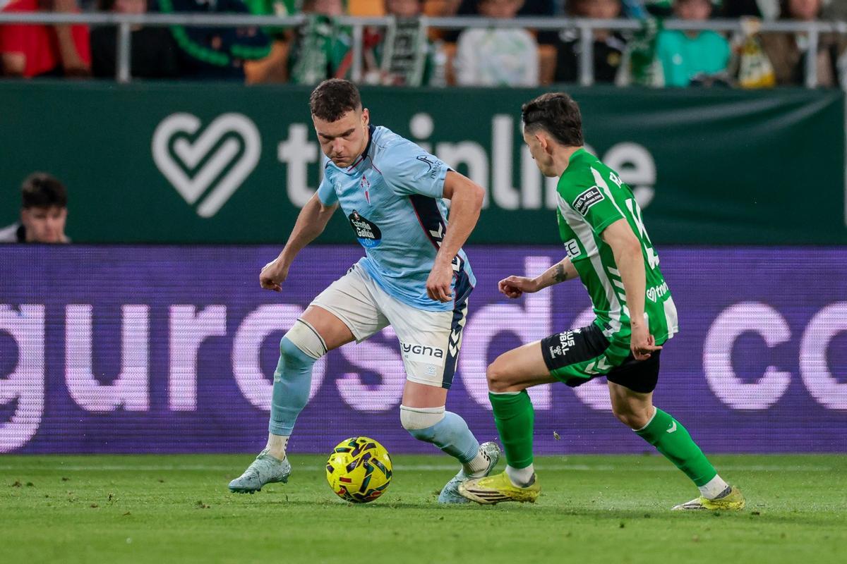 Ferrán Jutglá en una acción contra el Betis el domingo