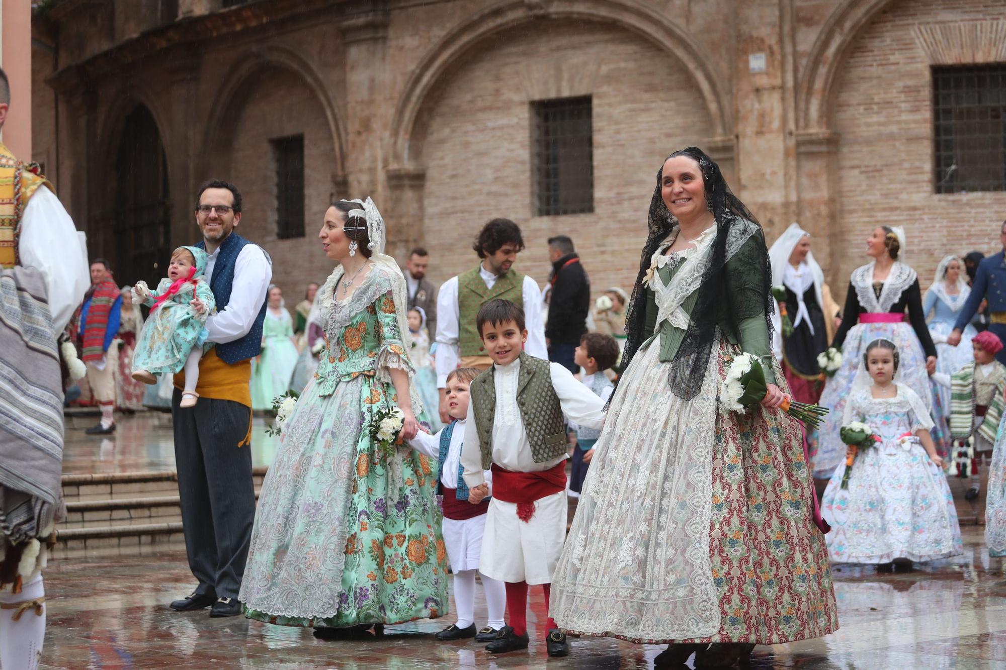 Búscate en el primer día de ofrenda por la calle de la Paz (entre las 17:00 a las 18:00 horas)