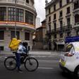 Un rider de Glovo circulando por Madrid.