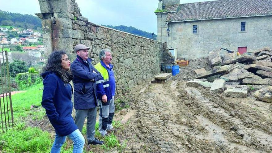 Visita de Juncal y Carballo a las obras del antiguo cementerio.  | // FDV