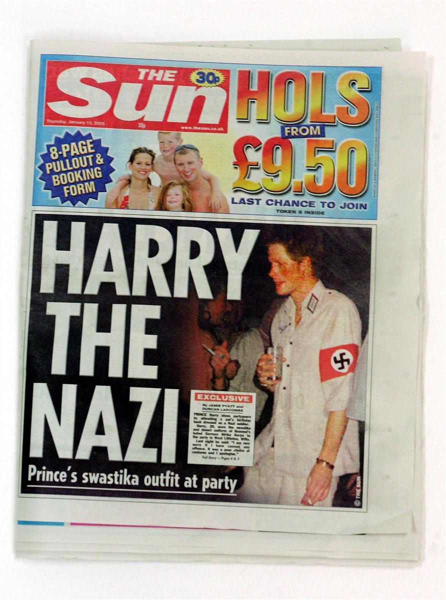 El príncipe Harry disfrazado de nazi en 2005
