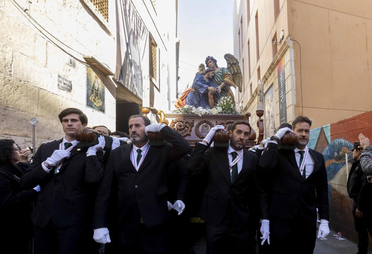 Semana Santa en Alicante: Procesión de la Cofradía del Cristo del Divino Amor en el Miércoles Santo