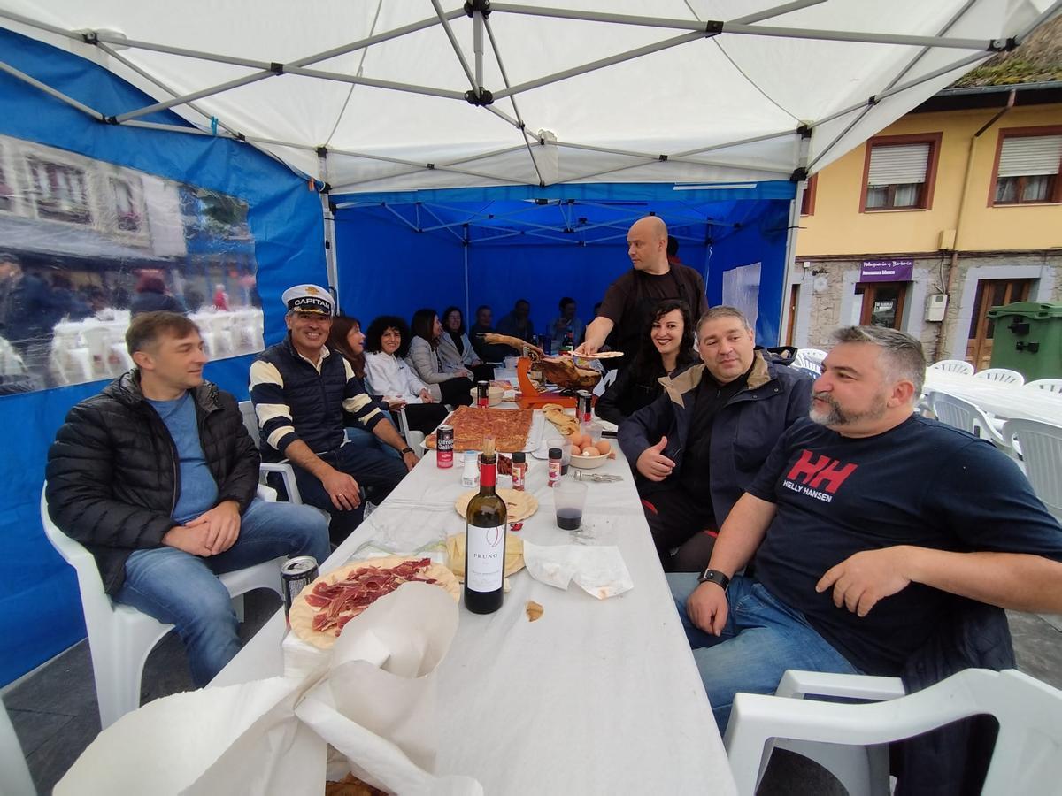 Comida en la calle de Laviana
