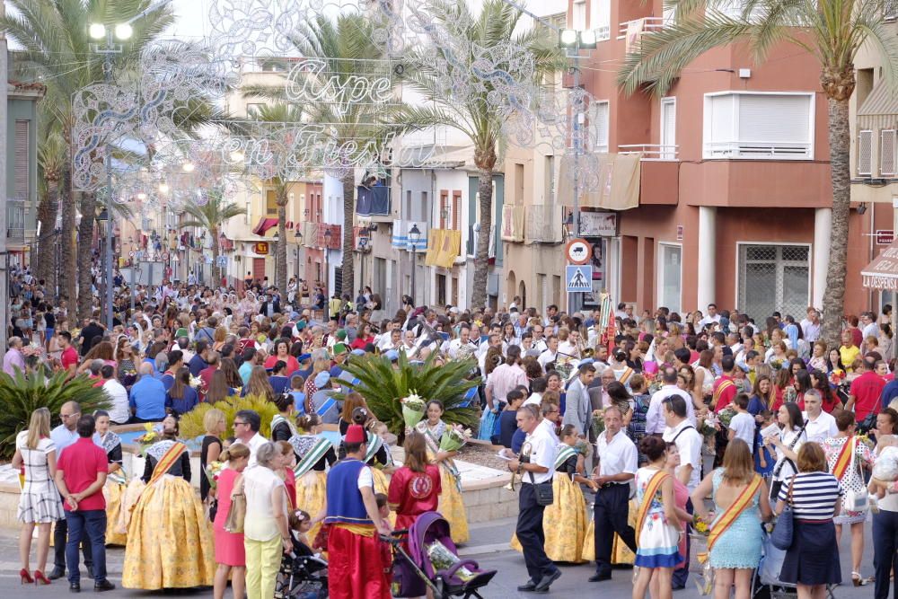 Ofrenda de flores en Aspe